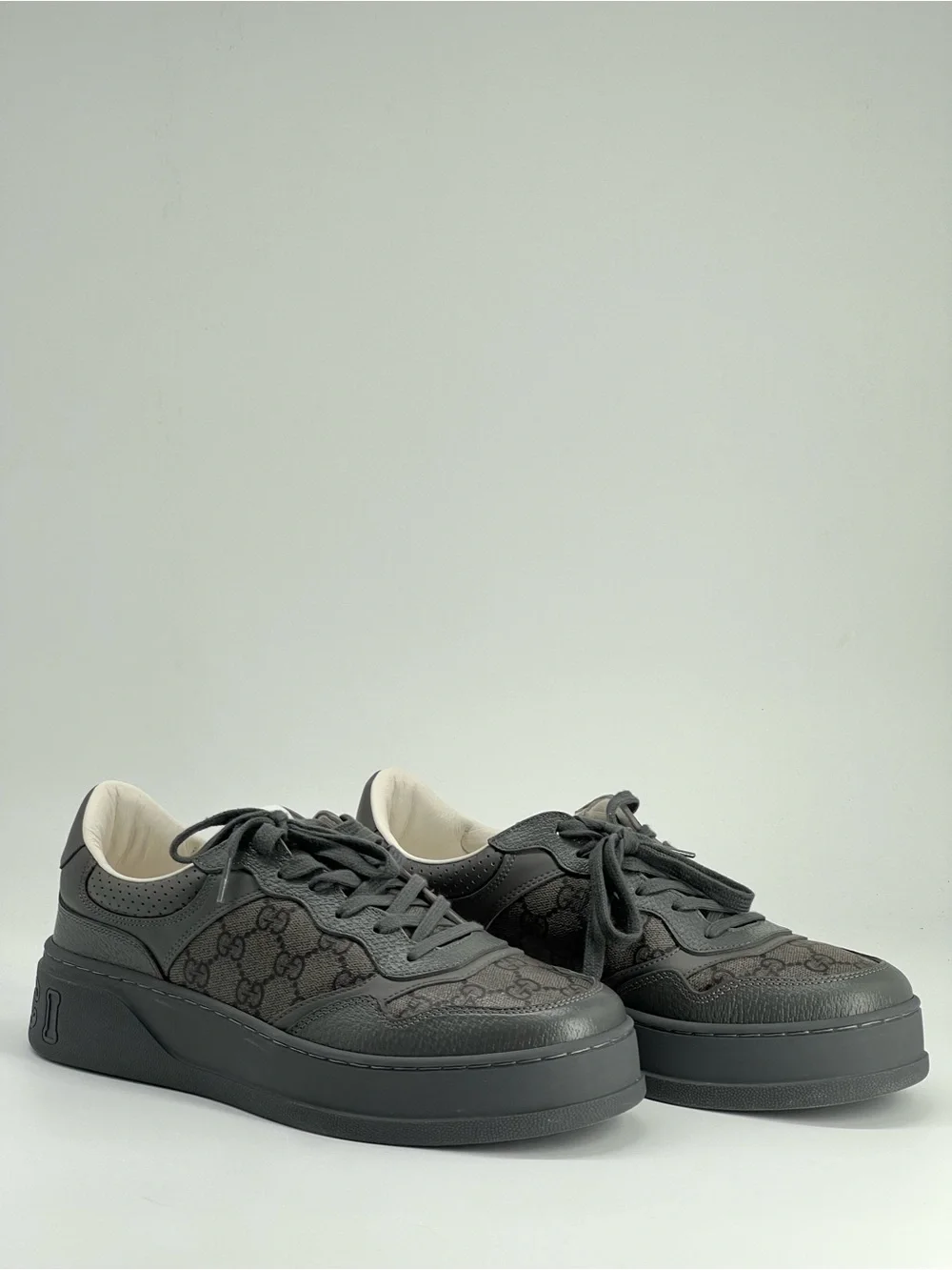 GUCCI GG LACE UP Men’s SNEAKERS - SIZE 41.5 (EU) = SIZE  8.5 (US)